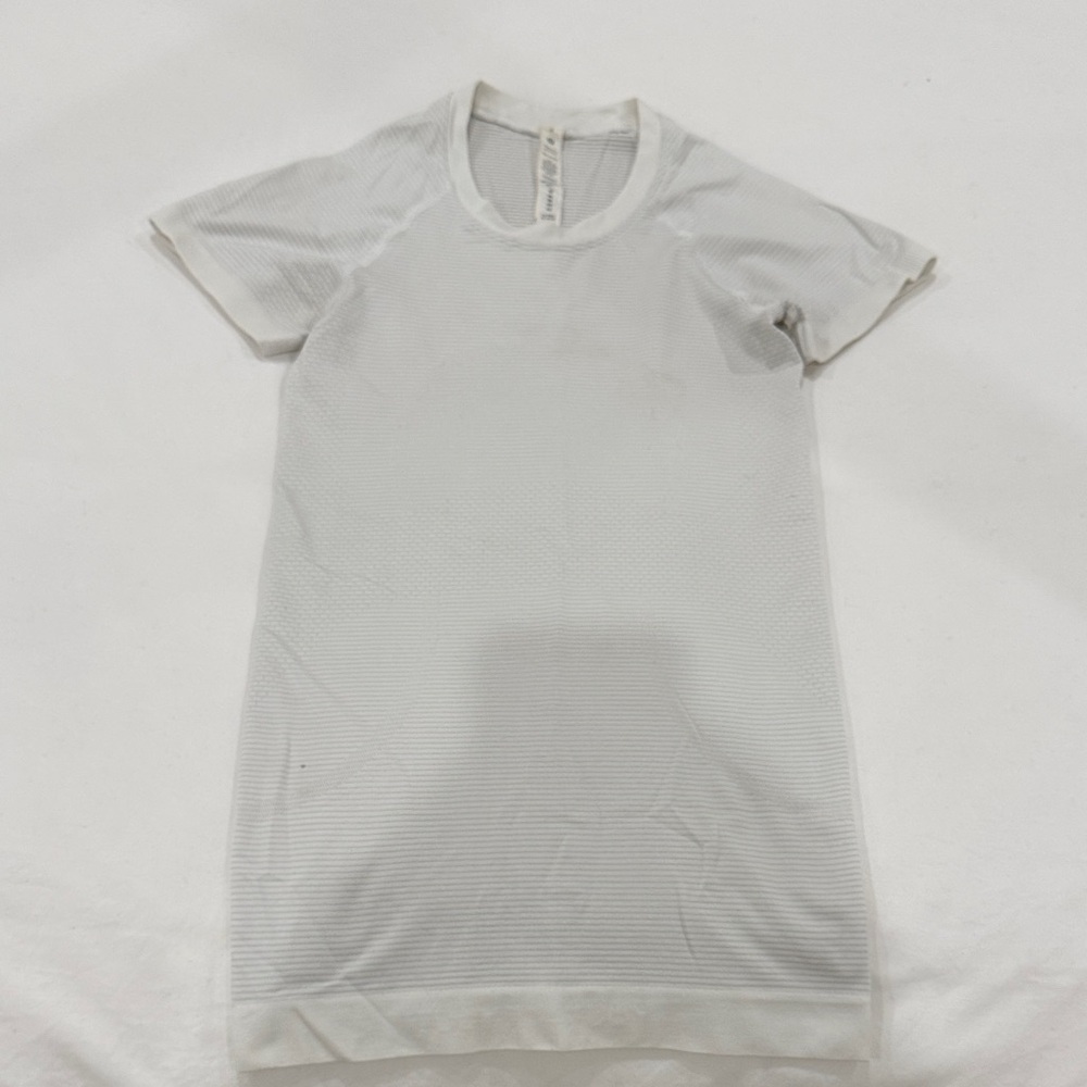 lululemon athletica White tight Top great for workouts